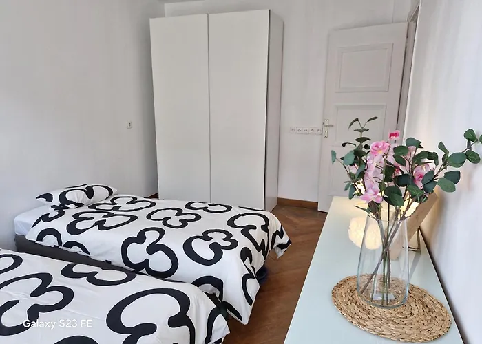 Le Metropole Victor Hugo Apartment